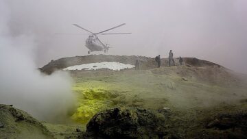 Туриста спасли на Камчатке после двухмесячного дрейфа на лодке