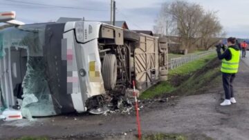В Анталии на пляже встретили огромную акулу.