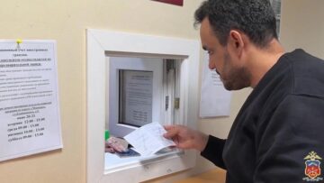 Санта Клаус совершает рождественское путешествие по миру.