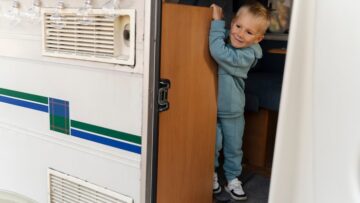 В аэропортах Таиланда появляются терминалы для заполнения деклараций о прибытии.