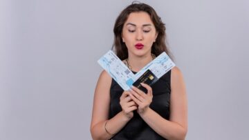 Лufthansa прекратила подачу бесплатных еды и напитков на короткие перелеты.