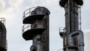 О трудностях с картами UnionPay за границей говорят банки.