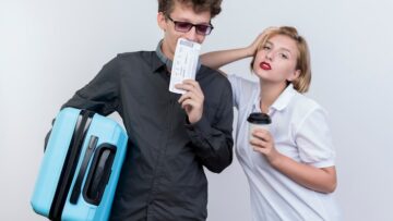 В Абу-Даби самолет Боинг 737 совершил экстренную посадку из-за пожара в двигателе.