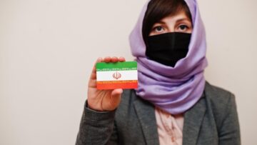 Купание на пляжах Сочи приостановлено из-за неблагоприятных погодных условий.