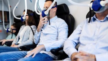 В Сочи аэропорт работает с задержками из-за неблагоприятных погодных условий.
