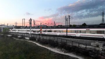 Паром с пассажирами загорелся у берегов Индонезии.