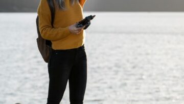 Туристы готовы спать в самолете на полу ради лайфхака