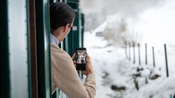В определенных случаях детям снова могут отказать в размещении с родителями в самолете.