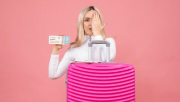 Женщина открыла аварийный люк на рейсе Калининград – Петербург перед взлетом