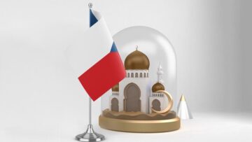Вулкан Эбеко извергся, и город Южно-Курильск оказался под слоем пепла.