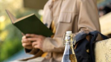 Авиалайнер «Уральских авиалиний» экстренно приземлился в Астрахани.
