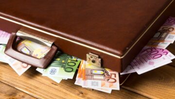 Санкт-Петербург лидирует по популярности среди направлений для поездок в июнские праздничные дни