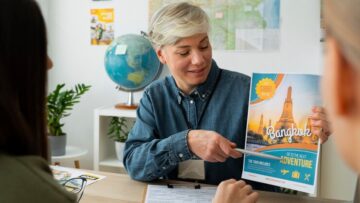 Россиян всё чаще отказываются принимать банк «неидеальные» доллары