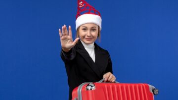 Мошенник похитил 330 тысяч рублей, выдавая себя за новичка в туристическом агентстве.