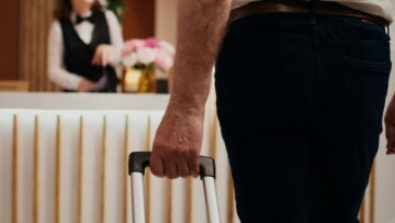 Японское посольство временно прекращает прием граждан