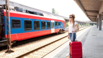 В Португалии действует полный запрет на курение, охватывающий пляжи и аквапарки.