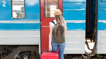 О кого стоит проинформировать о сдвиге времени вылета для туристов?