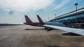 Авиаперевозчики приостанавливают полеты в израильский аэропорт Бен Гурион.