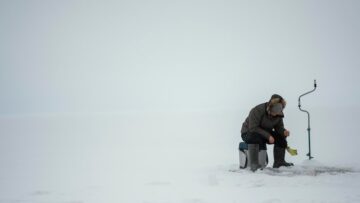 В Санкт-Петербургском аэропорту «Пулково» задержаны вылеты из-за снегопада.