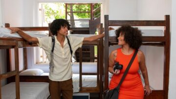 В России могут признать деятельность Booking и Airbnb нежелательной.