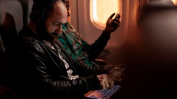 На берегу реки Уругвай обнаружили тела почти двух тысяч пингвинов.