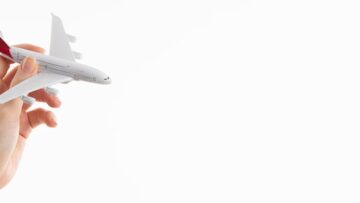 В Дубайском аэропорту пассажиров угощают мороженым