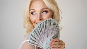 Российские путешественники приняли участие в восстановлении Саньи после тайфуна