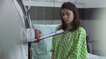 Персонал отеля на Хайнане спас жизнь российскому туристу-подростку.