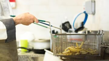 Аэропорт Гонконга может быть временно закрыт: пассажирам стоит быть готовым