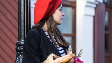 Лавина преградила путь тысячам туристов в северных горах Италии.