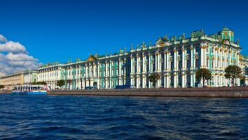 Россиянина в Турции оштрафовали на крупную сумму за отлов насекомых