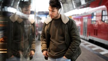 Вулкан Эбеко извергся, и город Южно-Курильск оказался под слоем пепла.