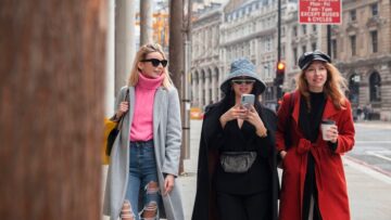 В аэропорту Гонконга произошла массовая отмена рейсов