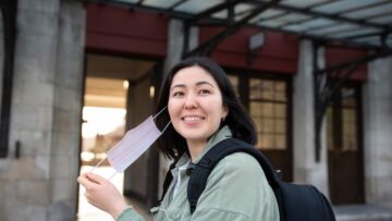 Шесть туристов скончались в Лаосе после употребления алкогольных напитков местного производства.