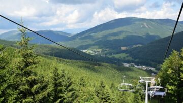 Во Франции эвакуировали шесть аэропортов в связи с угрозой взрыва.