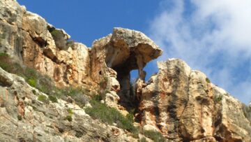 Во Франции после продолжительной жары разыгрались сильные грозы и выпал град