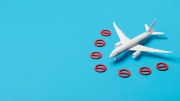 Пассажир похитил деньги у туристов на борту самолета авиакомпании Scoot