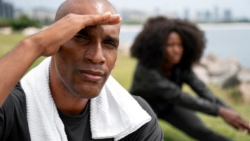 Слон атаковал туристические лодки в Ботсване