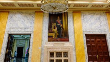 Количество иностранных туристов, посетивших Россию, увеличилось почти в три раза с начала года.