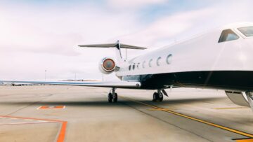 Шесть туристов скончались в Лаосе после употребления алкогольных напитков местного производства.