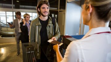 В Государственной Думе выступили с инициативой об отмене требования к стюардессам носить каблуки.