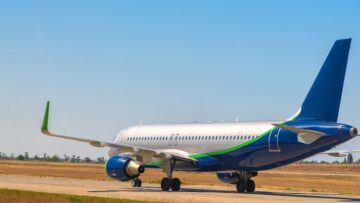 В Кемере искусственный снег порадовал горожан и туристов.