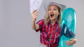 Фельдшер из Свердловской области оказал помощь туристке на борту самолета, летевшего из Антальи.