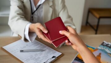 В сочинском баре похитили бутылку рома стоимостью 100 тысяч рублей.