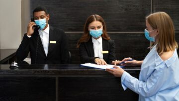 Более комфортная форма: стюардессы S7 смогут носить кроссовки