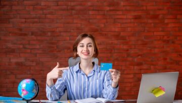 Спасённые туристы из Москвы получили помощь на Эльбрусе.