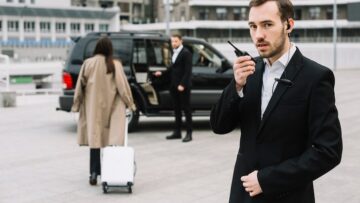 В аэропорту «Домодедово» машина технической службы столкнулась с самолётом Emirates