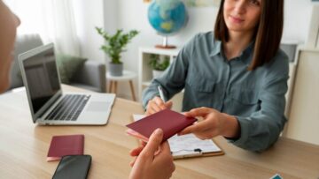 Зарубежные путешественники рискуют потерять мобильную связь в России