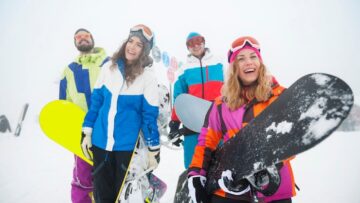 Самолет, следовавший из Москвы в Касабланку, совершил вынужденную посадку в Танжере из-за неисправности двигателя.