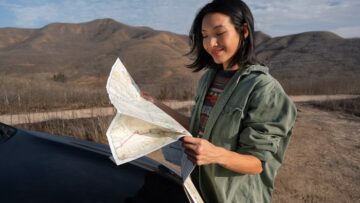 В парижском Лионском вокзале прошла акция протеста с использованием файеров.